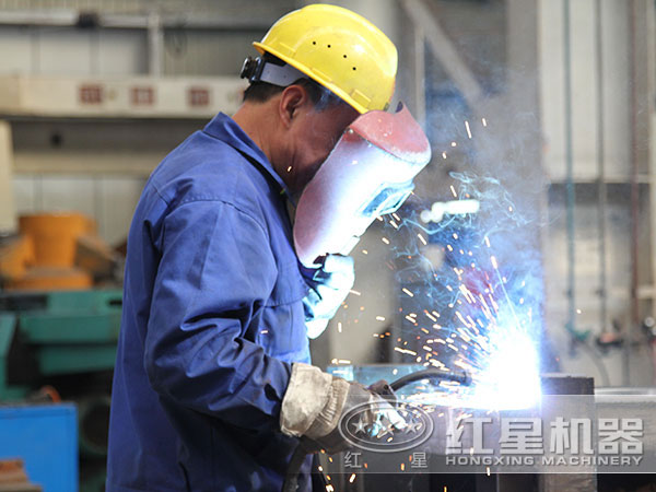 工作人員作業