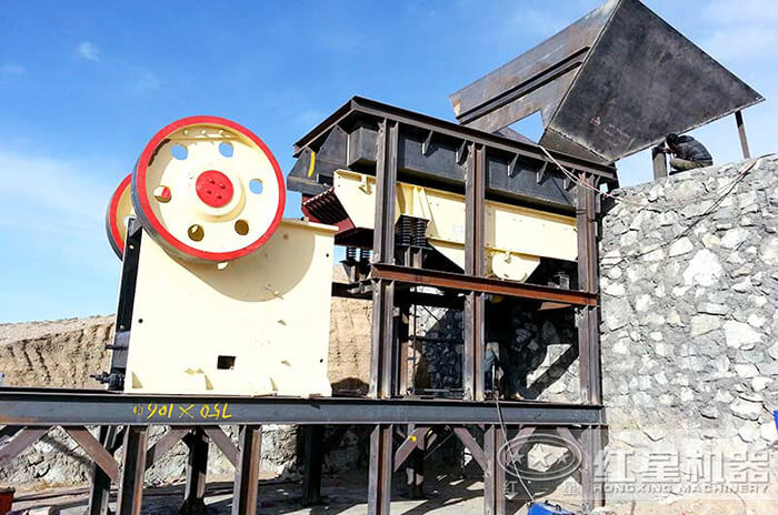 顎式破碎機現場圖