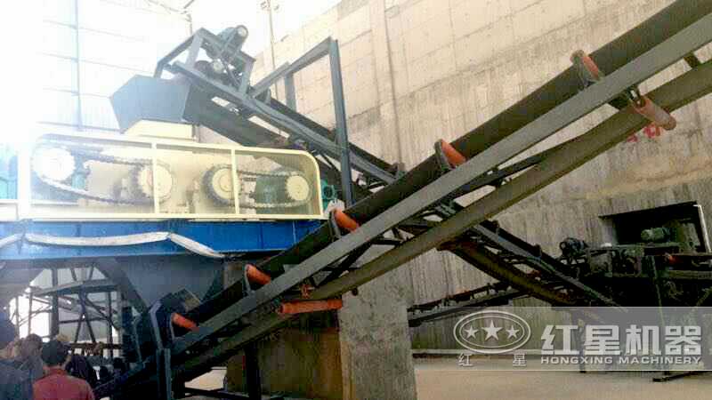 對輥粉碎機現場